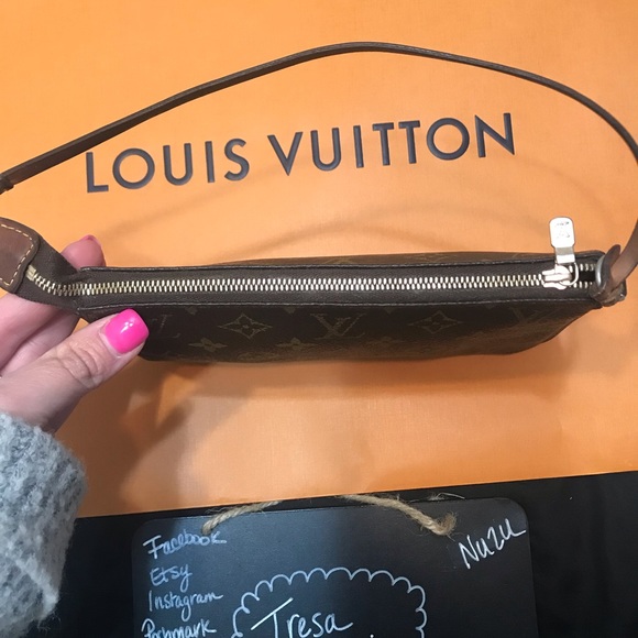 SOLD!!! Pochette Accessories - Picture 2 of 8